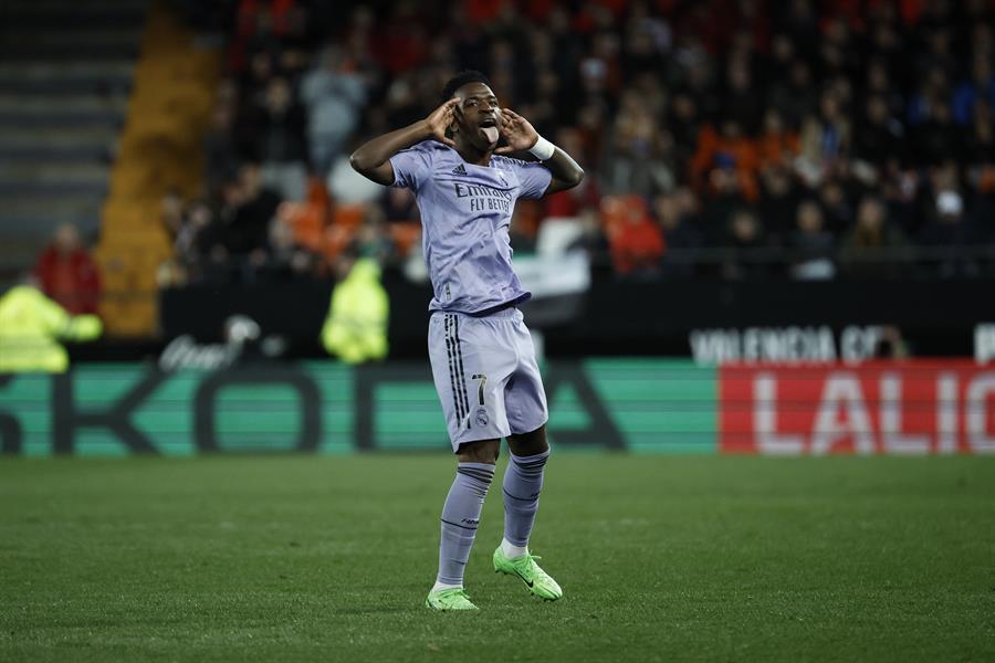 El festejo de Vinicius tras el empate 2-2 del Real Madrid ante el Valencia.