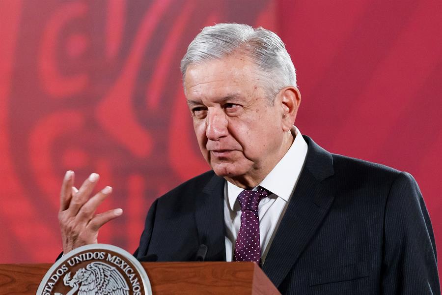 López Obrador critica los videojuegos por promover la violencia