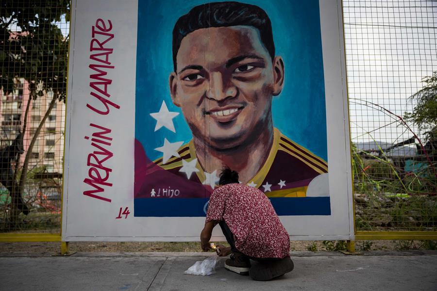 Familiares de venezolanos presos en El Salvador piden a Bukele liberarlos