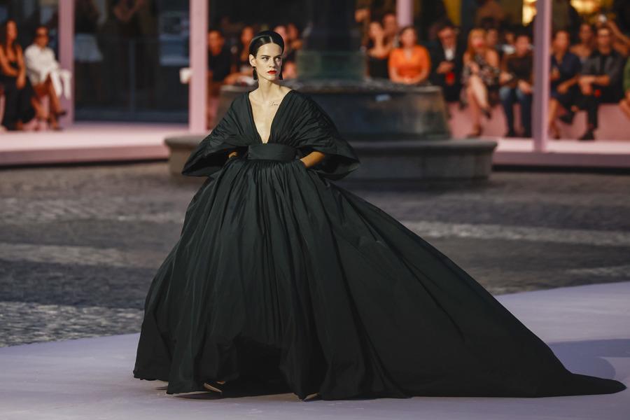Carolina Herrera deslumbra en Madrid con moda e historia en 2026