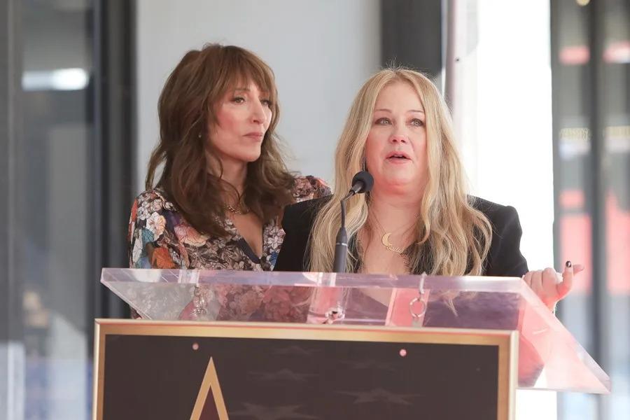 Christina Applegate revela que su diagnóstico de esclerosis múltiple fue erróneo