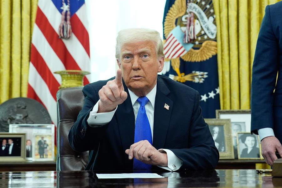 Trump envía a futbolista a cárcel salvadoreña por tatuaje del Real Madrid