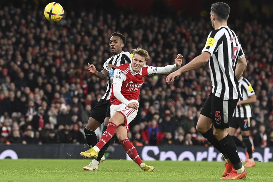 Arsenal choca con el muro del Newcastle en la Premier League