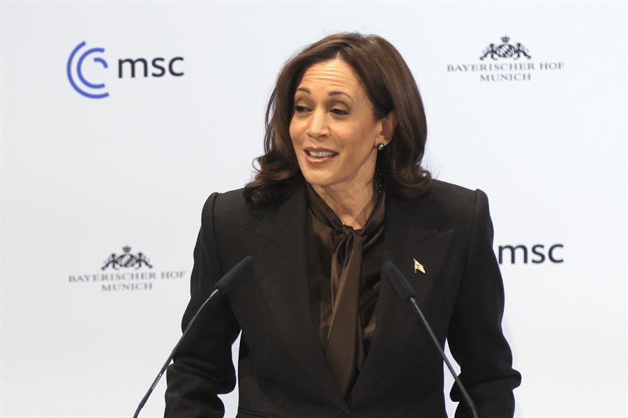 Kamala Harris insiste en que un ataque a Ucrania tendrá consecuencias para Rusia