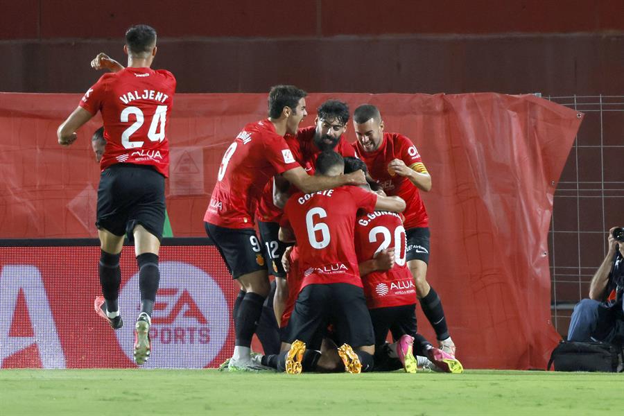 El Mallorca se fue al d escanso derrotando 2-1 al Barcelona.