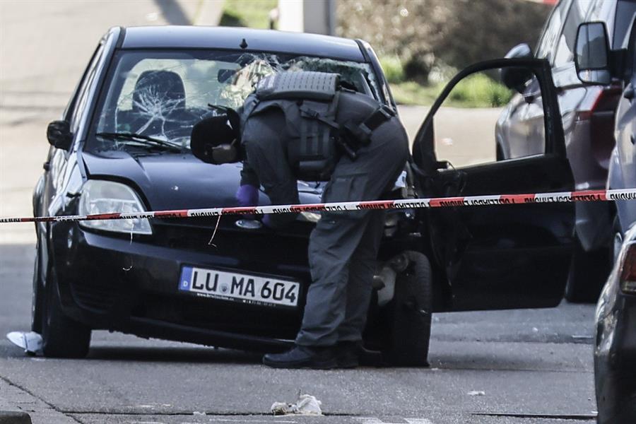 Un auto atropella una multitud en Alemania y deja un muerto y varios heridos