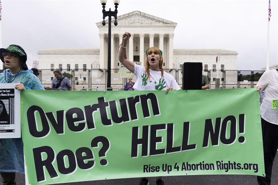 Corte Suprema revierte fallo que permitía aborto legal en EEUU