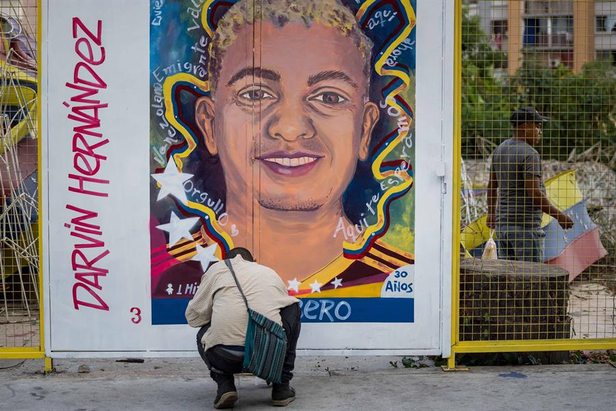 Familiares de venezolanos presos en El Salvador piden a Bukele liberarlos