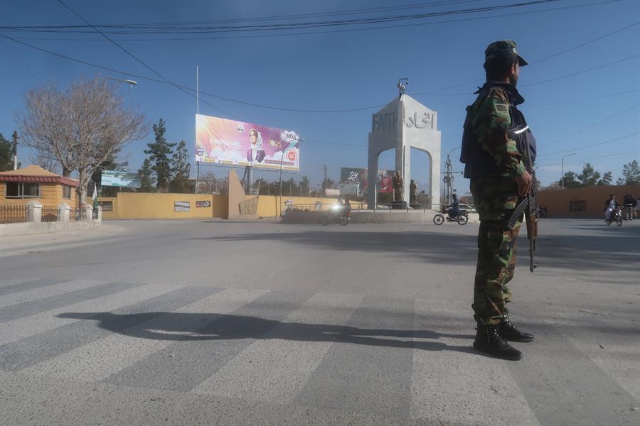 Grupo armado toma más de 180 rehenes tras el secuestro mortal de un tren en Pakistán