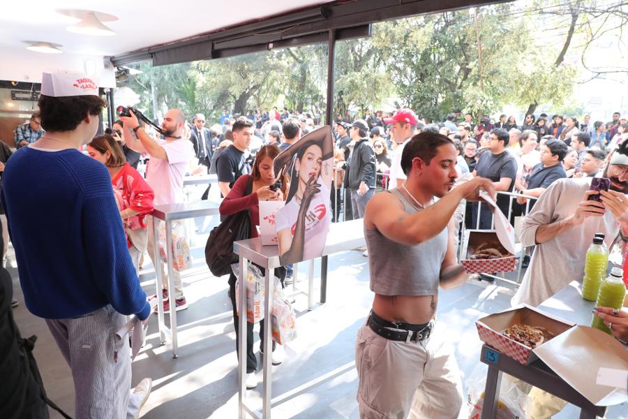 Dua Lipa abre la “Taquería Dua” en Ciudad de México