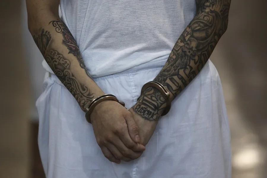 Palizas, humillaciones y amenazas: revelan torturas a migrantes en la megacárcel