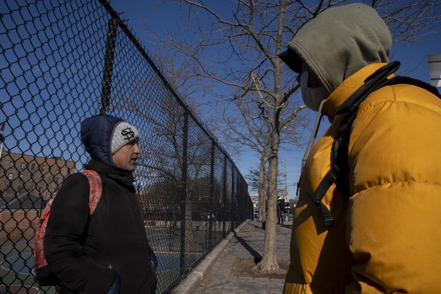 Inmigrantes salen a ganarse la vida pese al miedo a las redadas en Nueva York