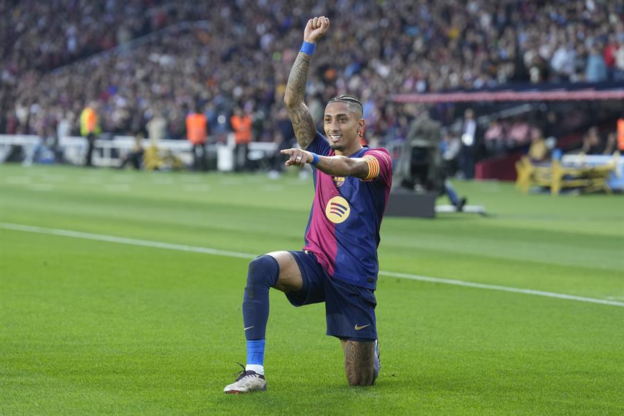 Con doblete de Dani Olmo, Barcelona sigue imparable y vence a Espanyol