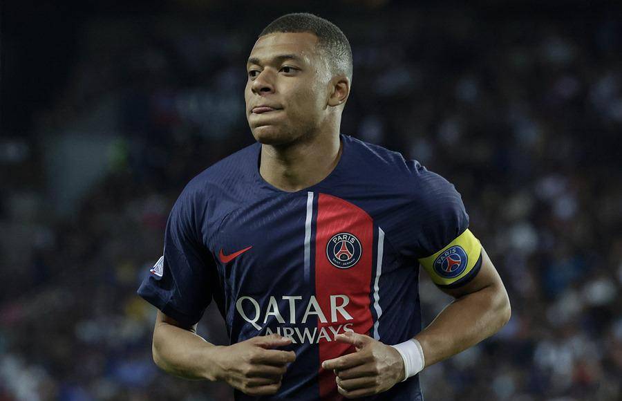 También saltó el rumor que estaría pidiendo una prima de 175 millones de euros que irían a parar íntegramente a la familia Mbappé y el PSG sin recibir nada. Pero esa información luego fue desmentida. 