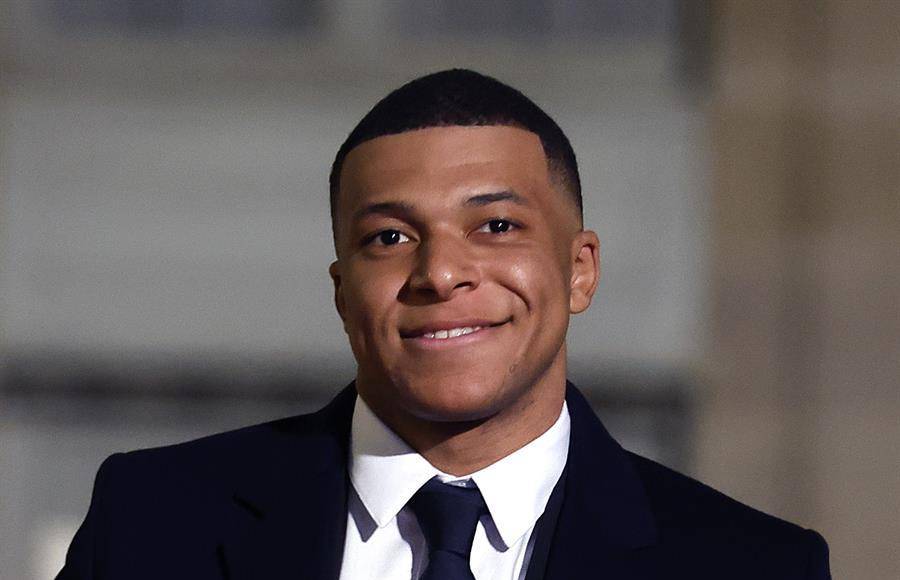 El jugador francés que está en rumores de fichar por el Real Madrid, ha desatado en los últimos días un posible romance con una famosa cantante española.