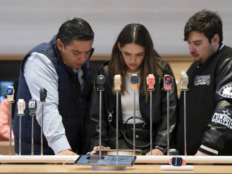 Apple, la empresa que nació de la visión de dos jóvenes en un garaje de California en 1976, cumple este 1 de abril medio siglo de vida convertida en un gigante tecnológico que ha redefinido la relación entre el ser humano y la tecnología.