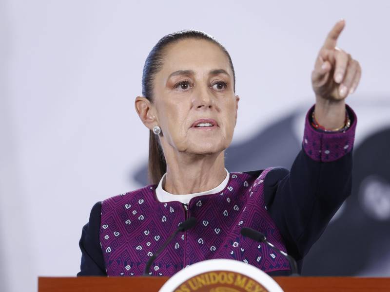 La presidenta de México, Claudia Sheinbaum, habla durante una rueda de prensa en el Palacio Nacional de la Ciudad de México (México). EFE/Sáshenka Gutiérrez