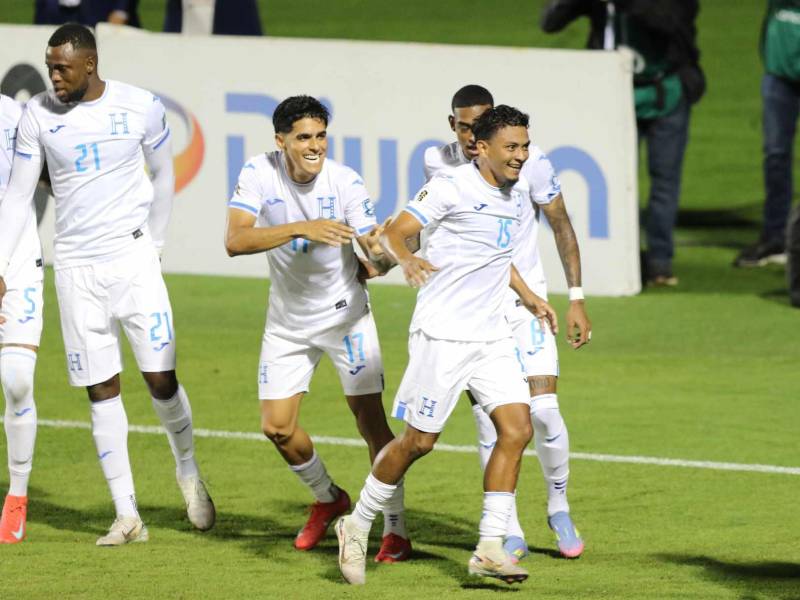 El festejo de Alexy Vega tras el 2-0 de Honduras ante Antigua.