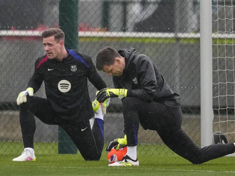 Ter Stegen junto a Szczesny en el entrenamiento de este viernes en Barcelona.