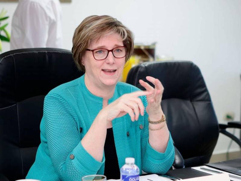 Laura Dogu es una diplomática experimentada, nominada por expresidente de Estados Unidos, Joe Biden, para ser embajadora en Honduras.