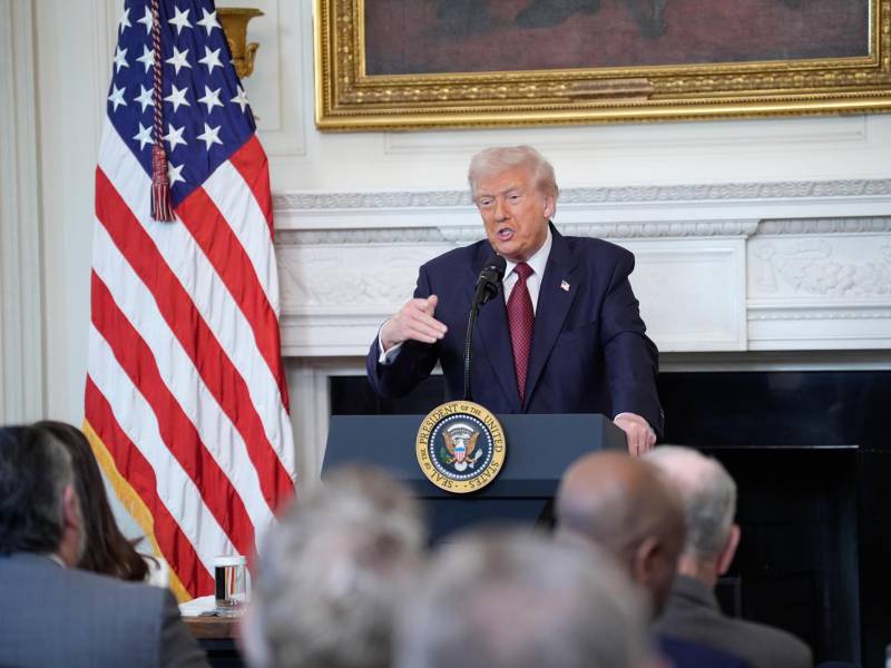 Foto de archivo del presidente de Estados Unidos, Donald Trump y el expresidente de Estados Unidos, Barack Obama.