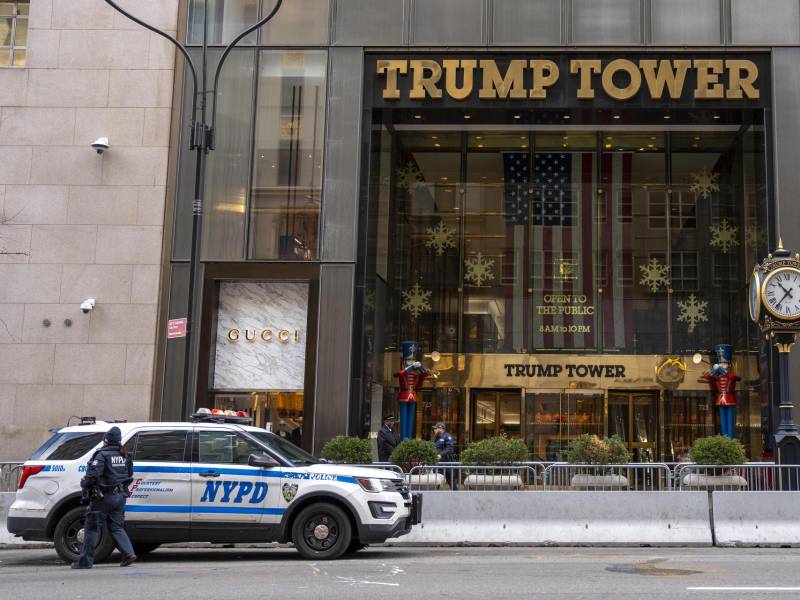 Varios manifestantes fueron arrestados tras intentar protestar contra las redadas en la Torre Trump de Nueva York.