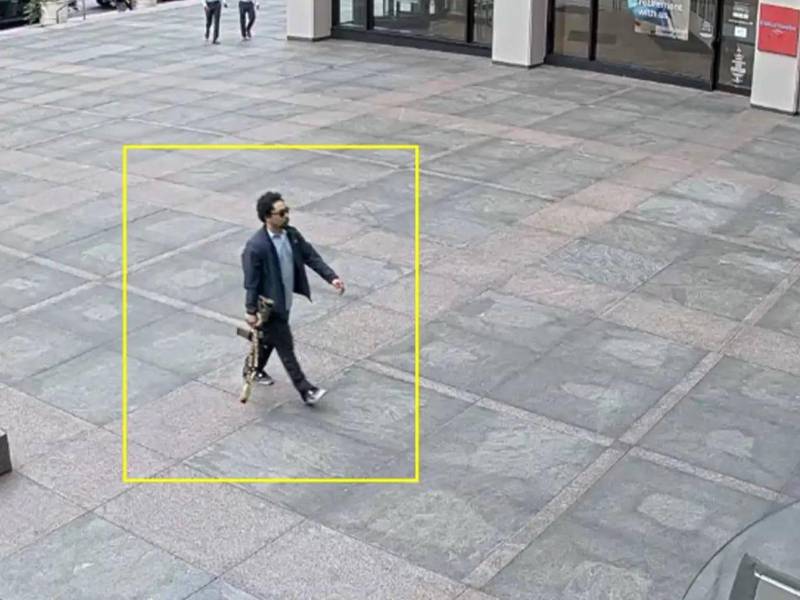 Tamura fue captado por las cámaras de seguridad cuando se dirigía al edificio donde perpetró la masacre con un rifle de asalto.