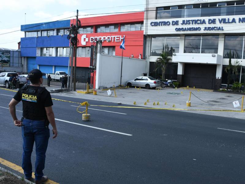 Integrantes de la Policía Nacional Civil (PNC) realizan una inspección judicial este 18 de enero de 2026, en Ciudad de Guatemala (Guatemala).