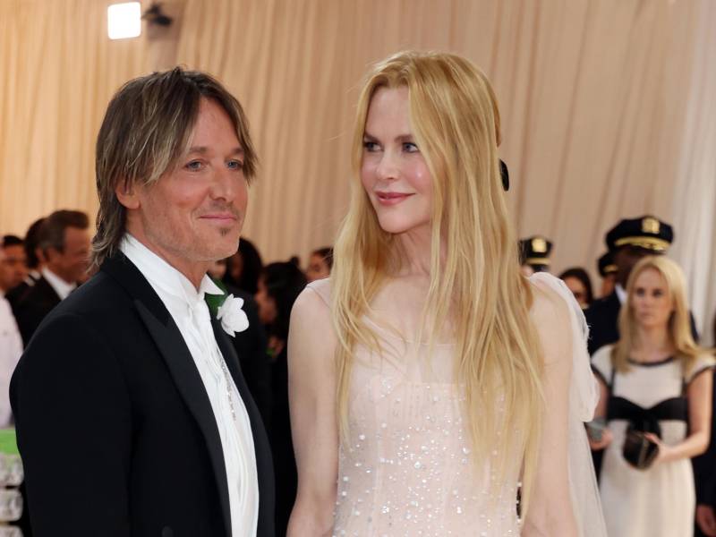 Según informan medios estadounidenses, el cantante Keith Urban consiguió un trabajo modesto para ayudar a pagar los honorarios de sus abogados tras su divorcio de la actriz Nicole Kidman.