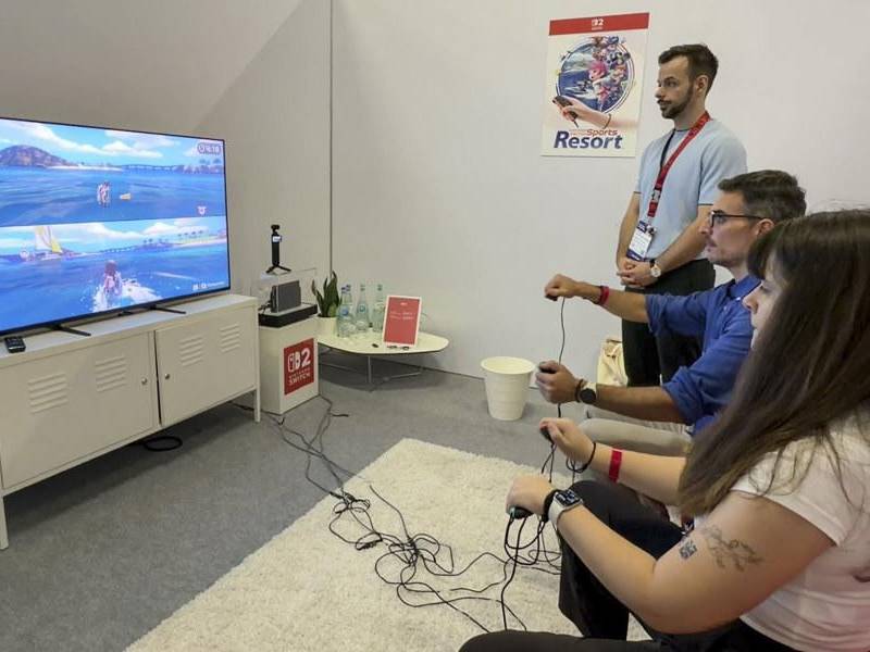 Cuenta con un modo multijugador diseñado para partidas rápidas, con una opción local para hasta cuatro jugadores en casa
