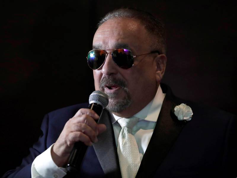 Fotografía de archivo 04 de diciembre de 2019 que muestra al músico y compositor de salsa Willie Colón hablando durante un coloquio en Ciudad de Panamá (Panamá).