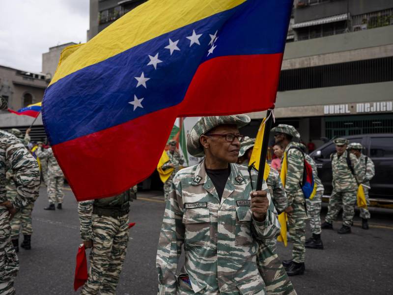 Miembros de la Milicia Bolivariana de Venezuela participan en una manifestación en Caracas.