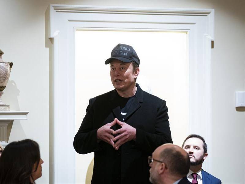 Fotografía de archivo de Elon Musk (c).