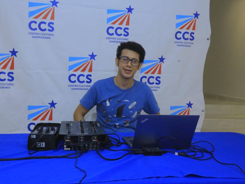 El DJ Edu Montoya fue el encargado de poner el ambiente musical.