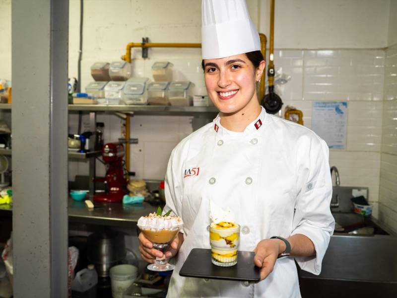 La chef Daniela Piaggio en el Restaurante Lima 51, donde lidera el área de pastelería.