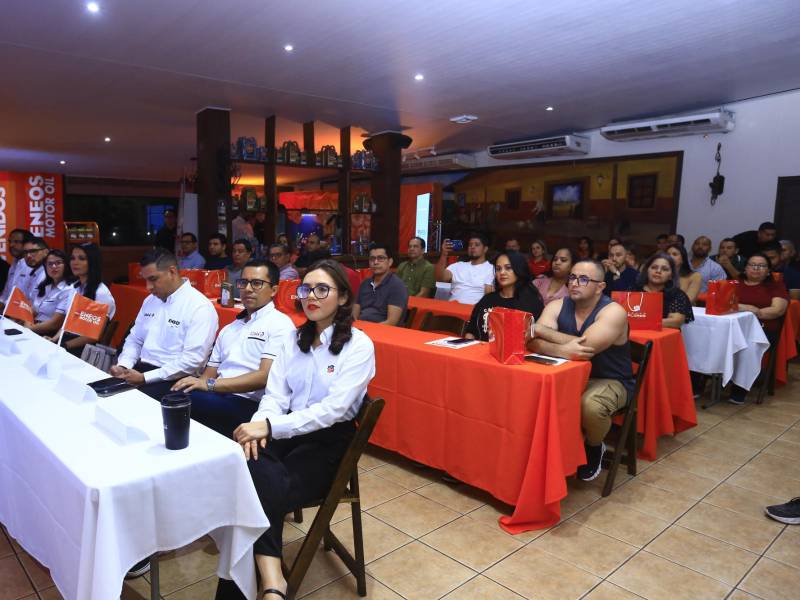 Distribuidores y colaboradores participaron en el lanzamiento de ENEOS en Ni Fú Ni Fá.