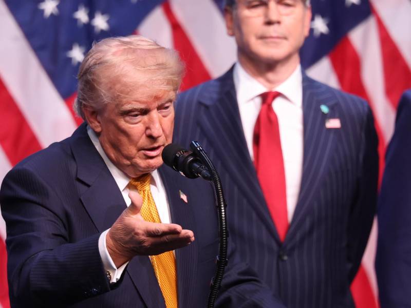 El presidente de Estados Unidos, Donald Trump (i), fue captado este 8 de julio, durante una rueda de prensa posterior a la Cumbre de la OTAN, en Ankara (Turquía).