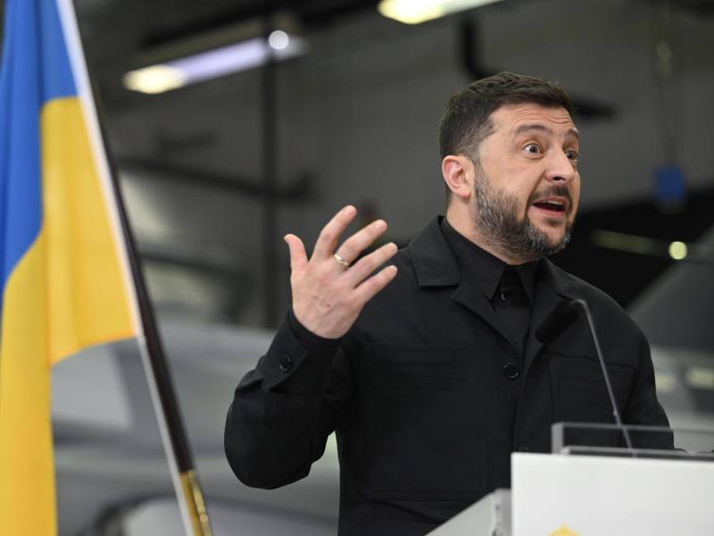 El presidente ucraniano, Volodymyr Zelensky, asiste a una conferencia de prensa.