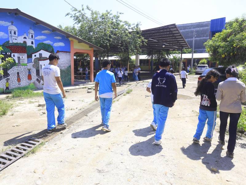 Educación aseguró que los estudiantes recibirán la totalidad de los días de clase, por lo que los centros que interrumpieron actividades deberán reponerlas.