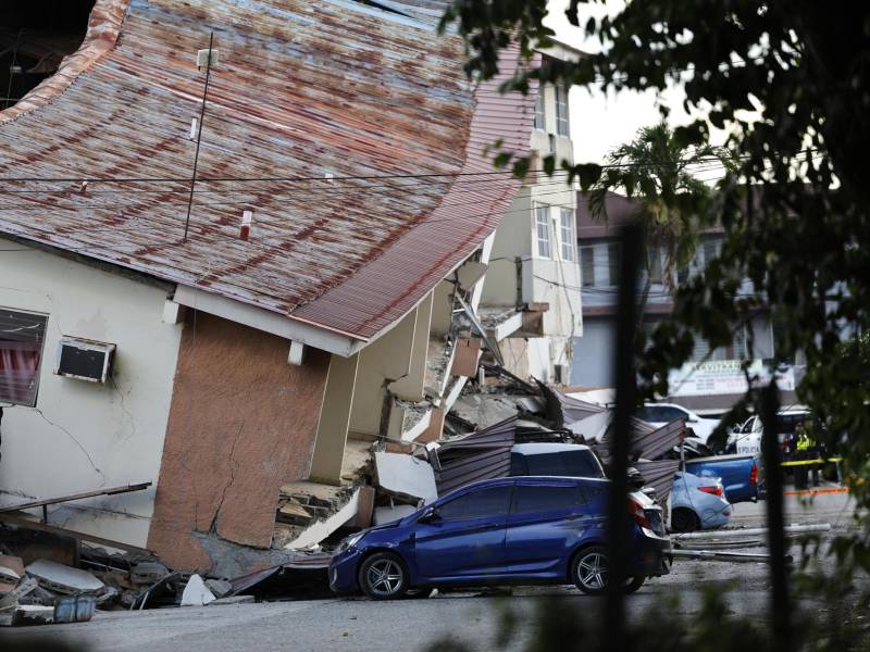Una edificación afectada por el terremoto de magnitud 7,7 que sacudió el sureste de Panamá, con una profundidad de 10 kilómetros y generó daños en varios edificios y carreteras cercanas a la localidad de Tonosí, epicentro del temblor, en Penonomé (Panamá).
