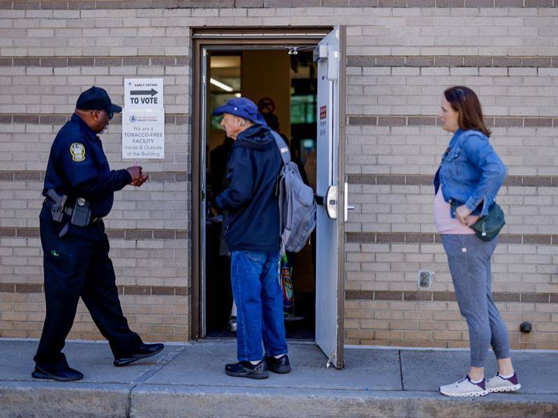 Más de 14 millones de estadounidenses han ejercido su voto de manera anticipada.