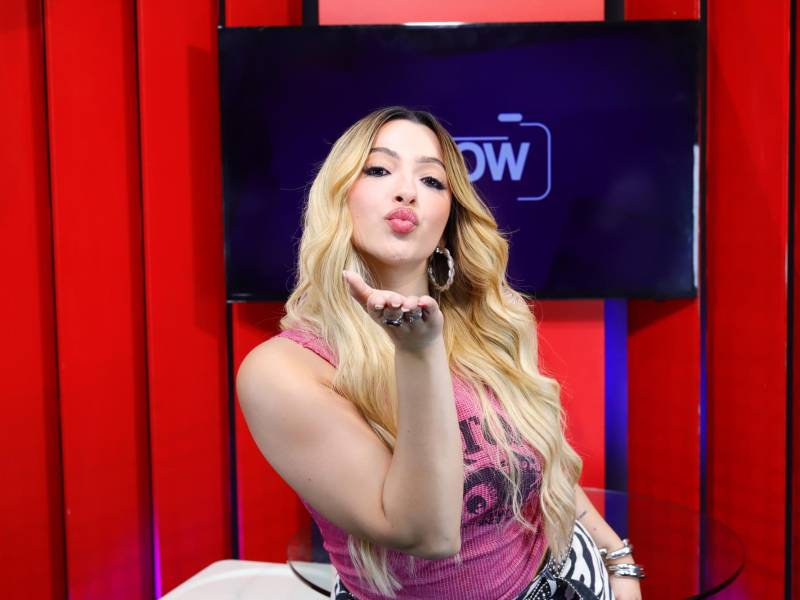 La joven de 28 años es una de las artistas más destacadas en Honduras actualmente, su porte, su voz y su talento encajan perfectamente en todos los géneros musicales.