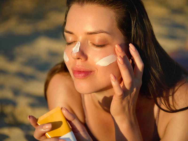 Los expertos recomiendan que quince o veinte días antes de la exposición es conveniente tomar nutricosméticos y aceleradores de bronceados.