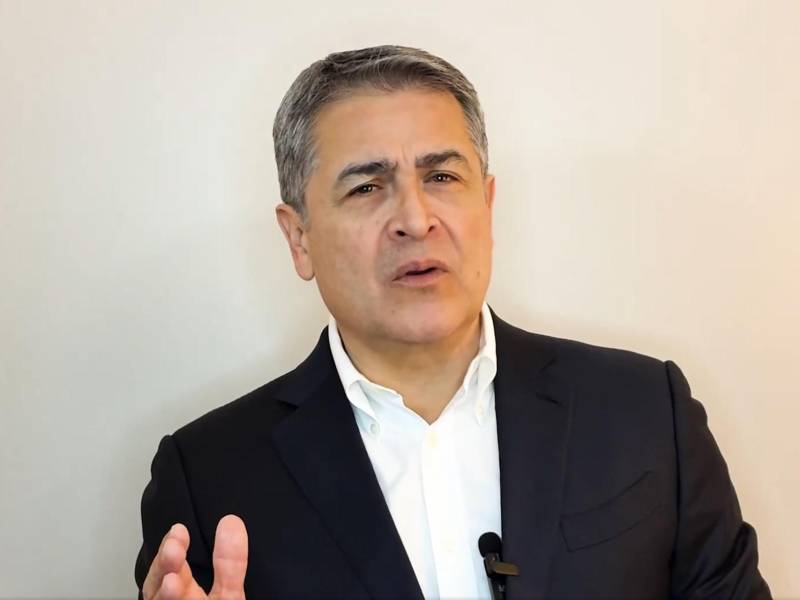 El expresidente de Honduras Juan Orlando Hernández agradeció a Trump por haberle concedido el indulto tras permanecer más de tres años en una cárcel de Nueva York, donde en junio de 2024 fue condenado a 45 años de prisión por narcotráfico y comercio ilegal de armas.