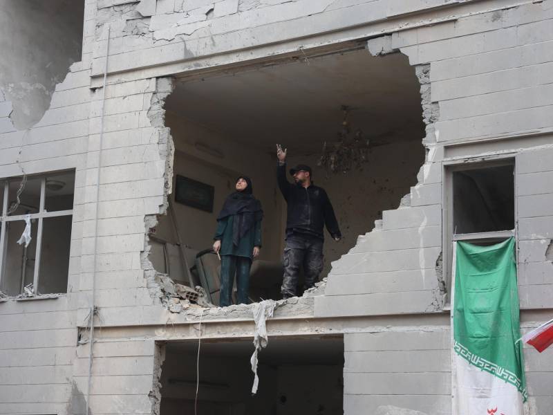 Un edificio dañado por los bombardeos en Teherán, el 15 d emarzo de 2026. EFE/EPA/ABEDIN TAHERKENAREH
