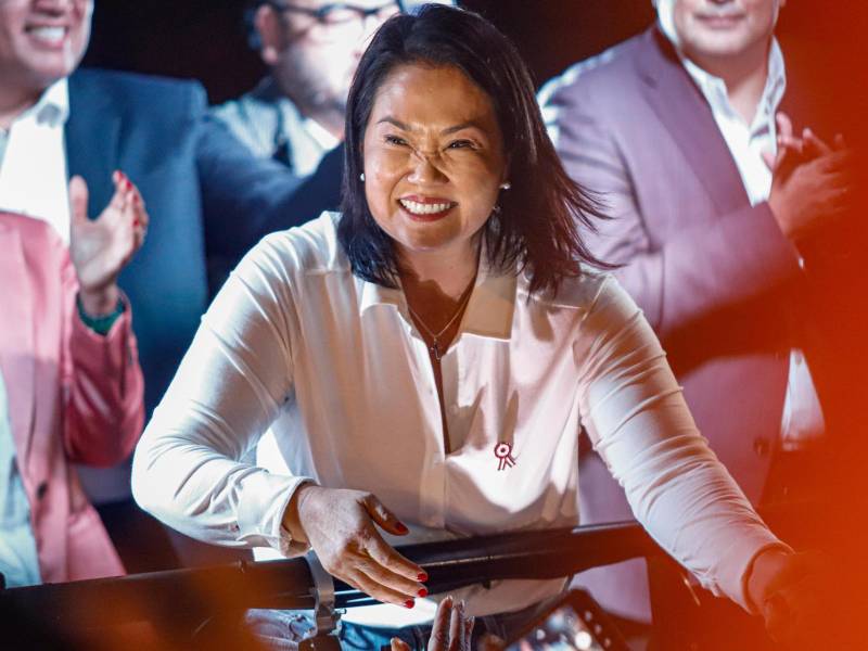 Fotografía de archivo de la presidenta electa de Perú, Keiko Fujimori (c). EFE/ Sebastián Blanco Salazar