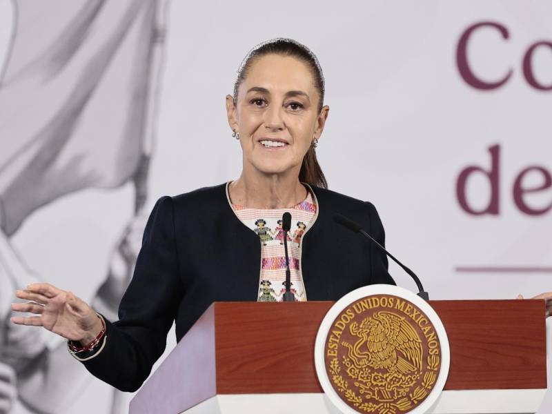 La presidenta de México, Claudia Sheinbaum, habla durante una rueda de prensa este jueves, en el Palacio Nacional de Ciudad de México (México).