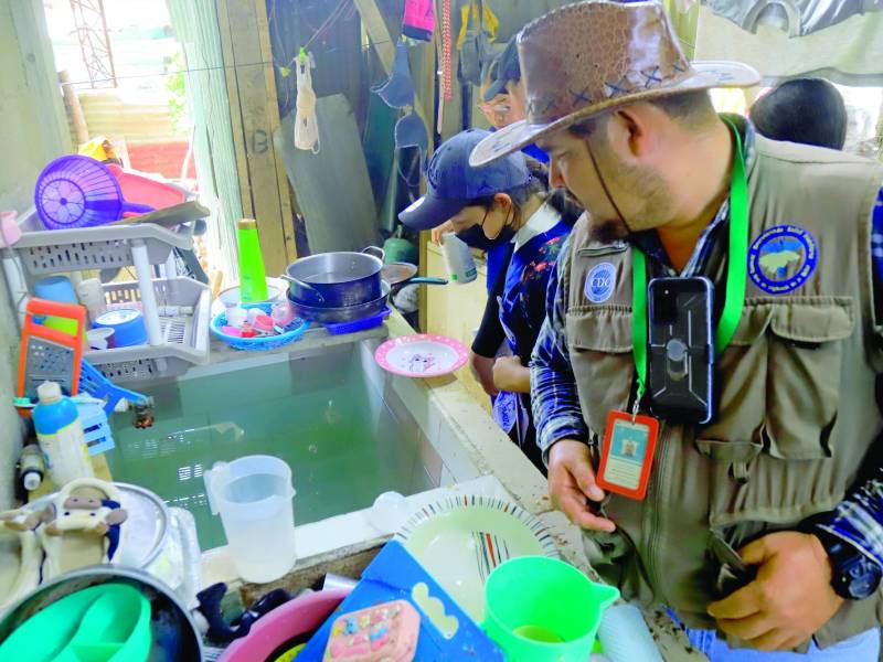 La jornada fue agotadora, pero el objetivo se logró, sobre todo en el tema educativo, gracias a la colaboración de la población. Asentamientos Humanos es el sector con más casos de dengue en estos momentos, por ello se intervino.