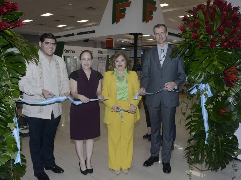 Ejecutivos. Luis Medina Kattán, Alexa Foglia, Maritza Soto de Lara e Ian Mcbride.