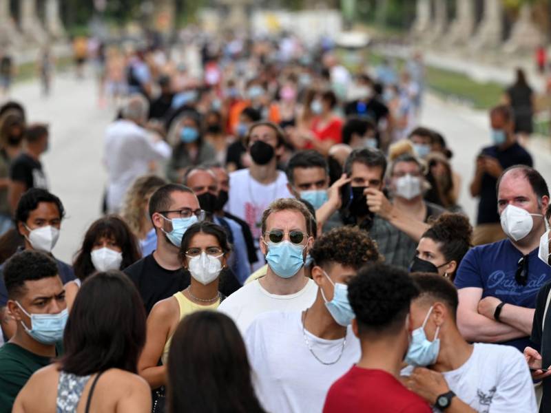 El viernes, la OMS dijo que podría llevar varias semanas determinar si la nueva variante supone cambios en la transmisibilidad o gravedad del covid-19.